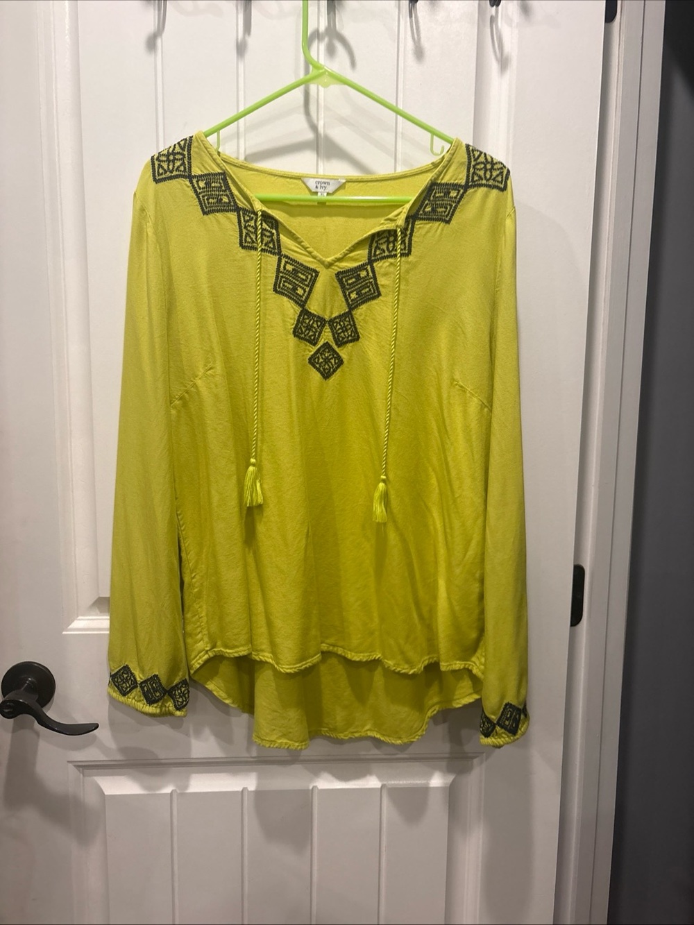 crown & ivy Lime Green Embroidered Peasant Tunic